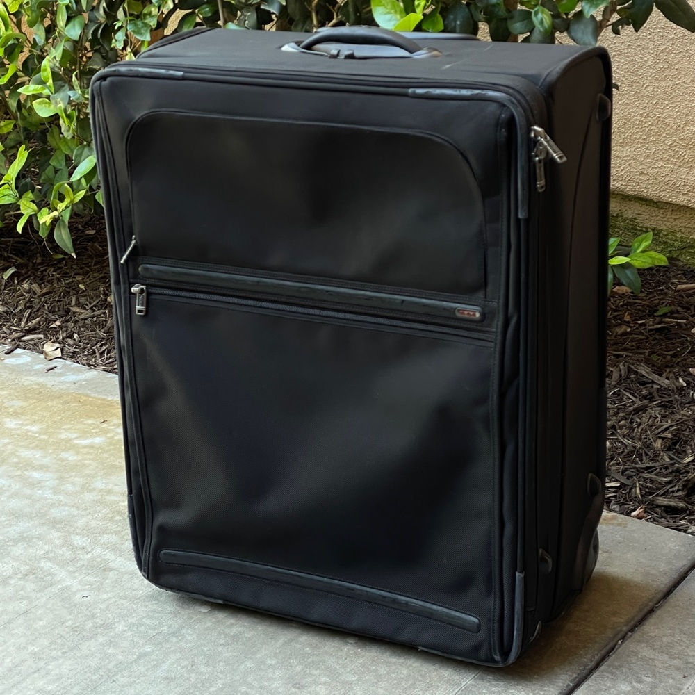 TUMI Alpha 2 Medium Trip Luggage Suitcase Packing 22026D4